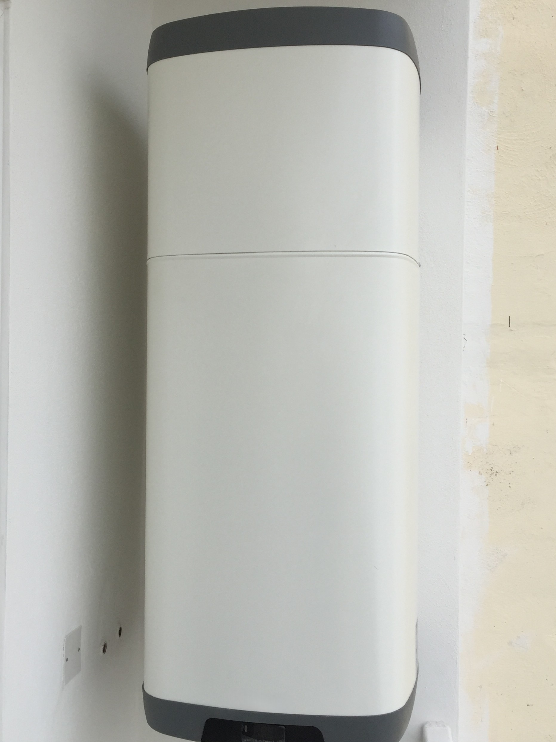 iHot solar assisted heat pump for domestic commercial Hot Water