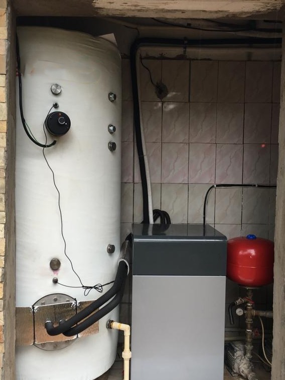 i-HOT Ecotop 250i HOT water cylinder installed and connected to flats